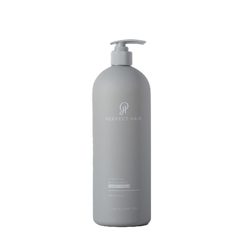 Perfect Hair 1 Litre Charcoal Revisiting Conditioner that fortifies and nourishes the hair, restoring shine and softness.